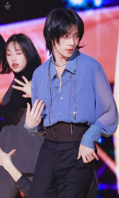 i thought he was wearing a pencil skirt here and its ruined my entire week